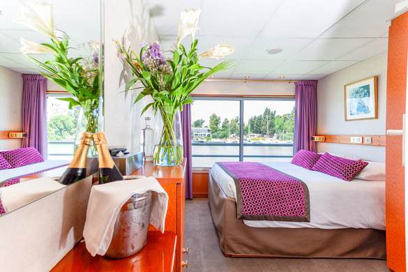 CroisiEurope MS La Belle de Cadix Upper Deck 1 Double bed Cat C ©Alberto Dastis.jpg